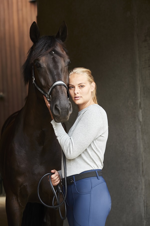 CATAGO zwart leren halstertouw aan paard