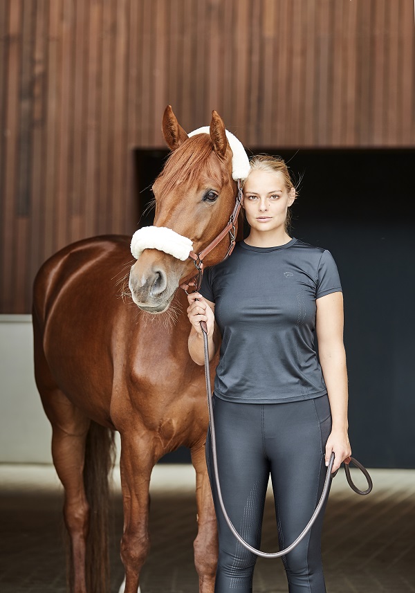 CATAGO leren halstertouw bruin aan paard