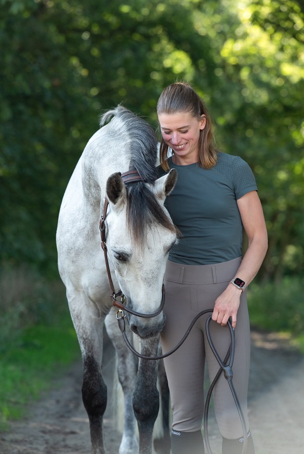 CATAGO leren halstertouw aan halster en paard