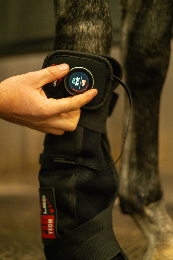 CATAGO FIR-Tech LED Therapy Pad Q27 – LED lichttherapie pad voor paard & ruiter (46 x 36 cm) - Afbeelding 2