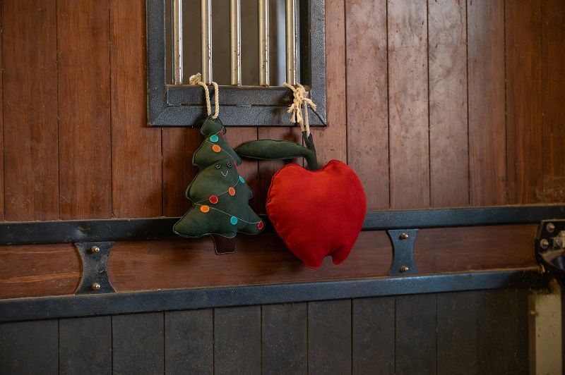 Horse Guard stal speeltje kerstboom – paardenspeelgoed tegen verveling - Afbeelding 2
