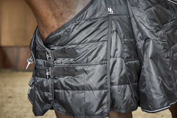 Detail Horse Guard liner 300g – bevestiging met klittenband en zachte schoftpadding