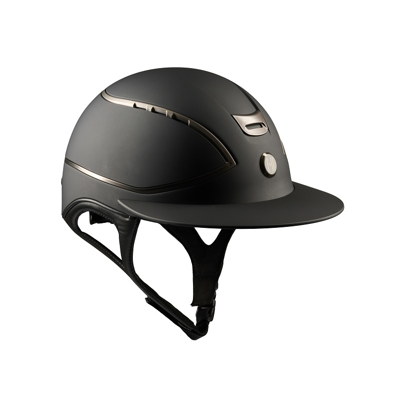 OneK Xtreme cap zwart mat met chrome details zijaanzicht