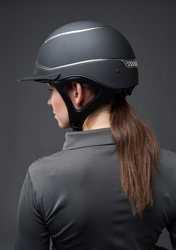 OneK Xtreme cap zwart mat achterkant met draaiknop