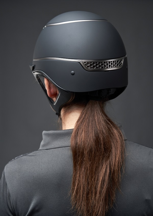 OneK Xtreme cap zwart mat met chrome details achterkant