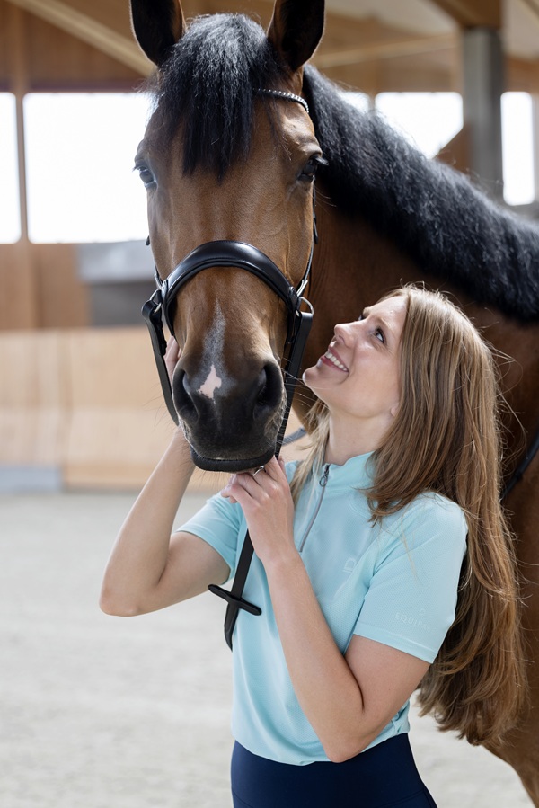 Bitloos zwart leren hoofdstel voor paard